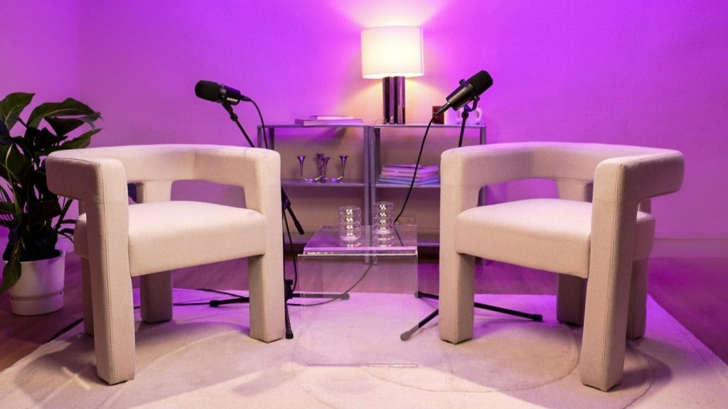 Studio podcast Paris violet